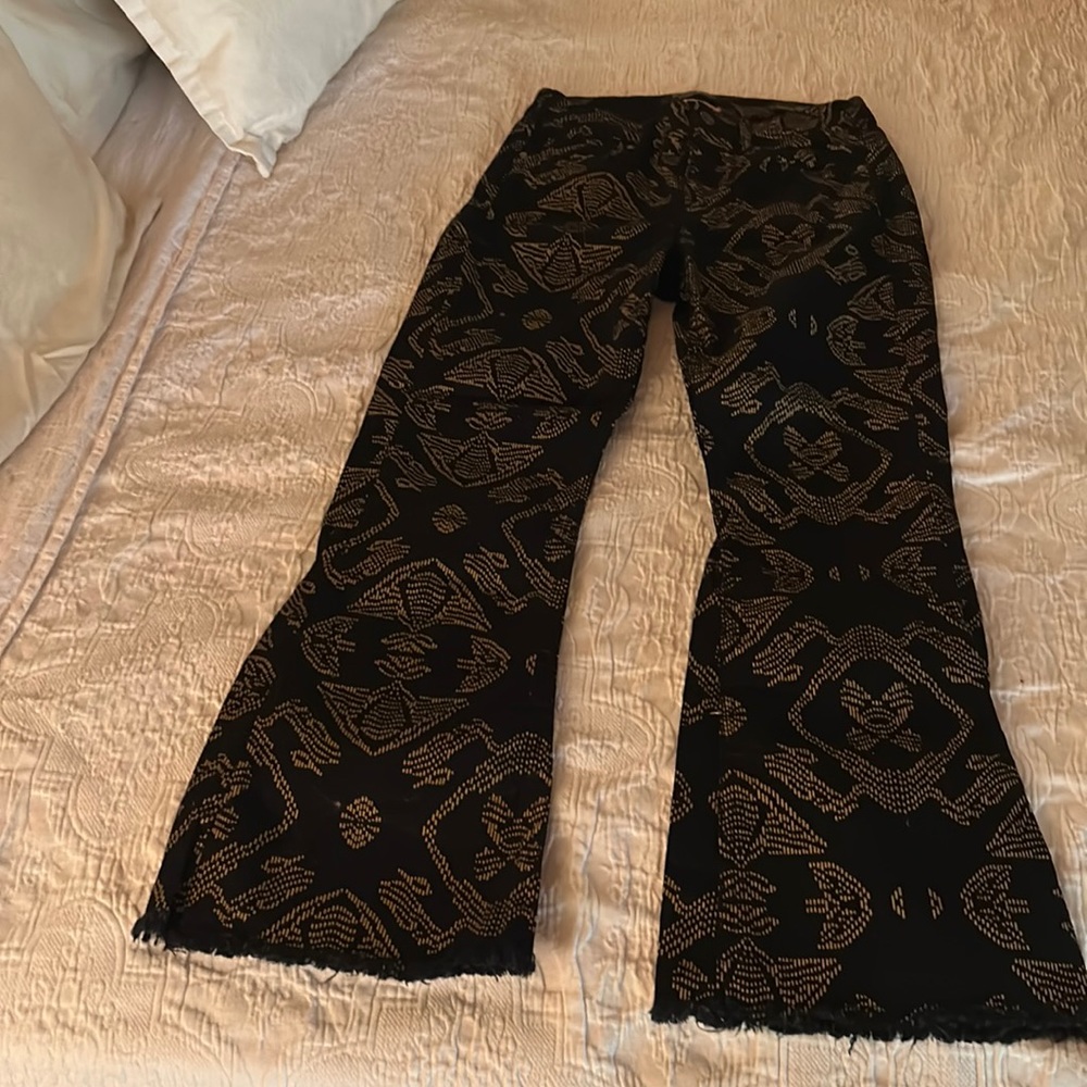 Scotch and Soda cropped kick